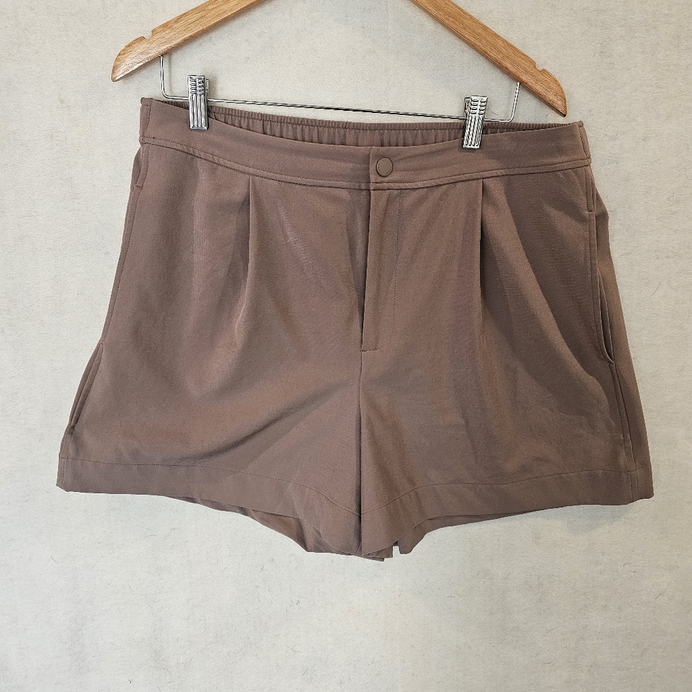 Varley Women's Brown Shorts Size XL